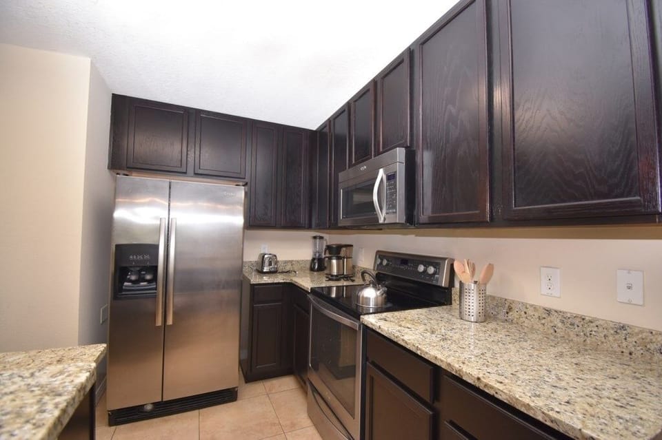 House, 4 Bedrooms | Private kitchen