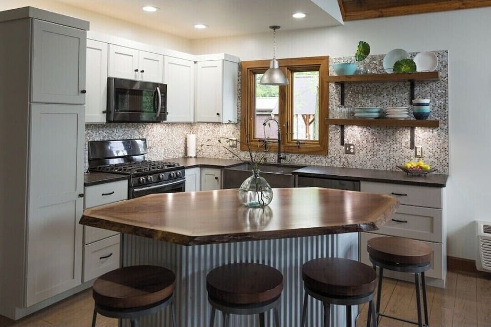 Island in kitchen