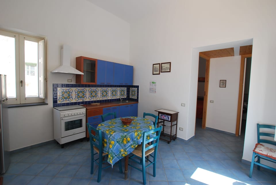 Classic Apartment | Private kitchen | Cookware/dishes/utensils