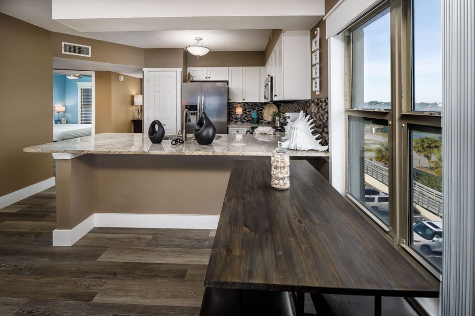 Dining and kitchen - Even while dining you are reminded that you are at the beach - enjoy your beach front meal!