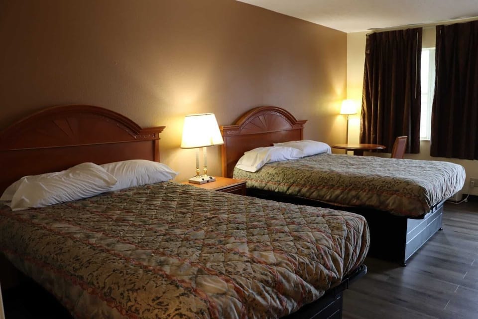 Double Room, Smoking | Desk, free WiFi, bed sheets