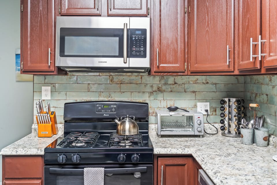Kitchen Essentials Whip up meals with ease in a fully stocked kitchen—pots, pans, dishes, and a spice rack are all here to inspire your inner chef.