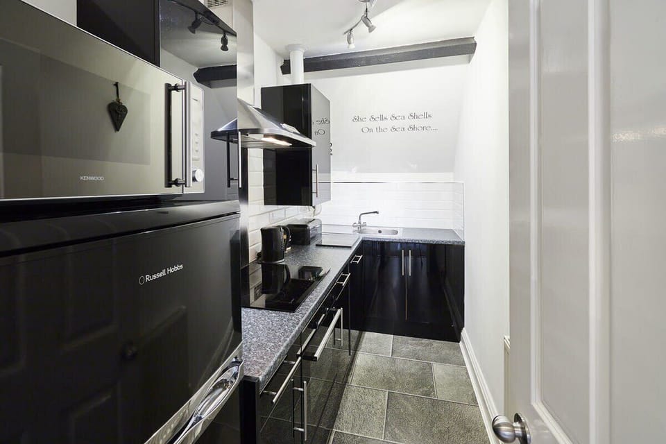 Park Place Apartment, Whitby - Host & Stay
