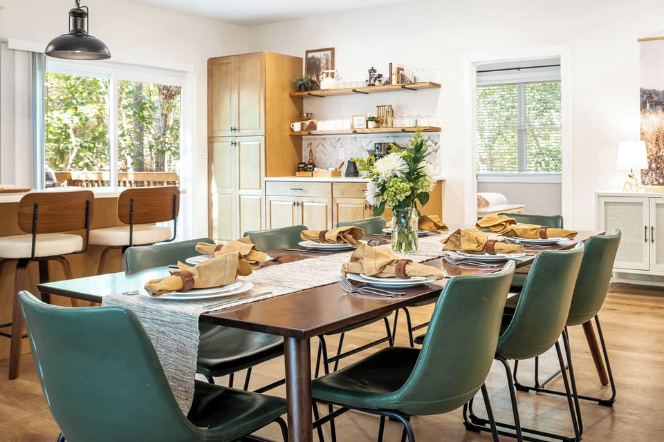 Dining Room | Seats 8-10