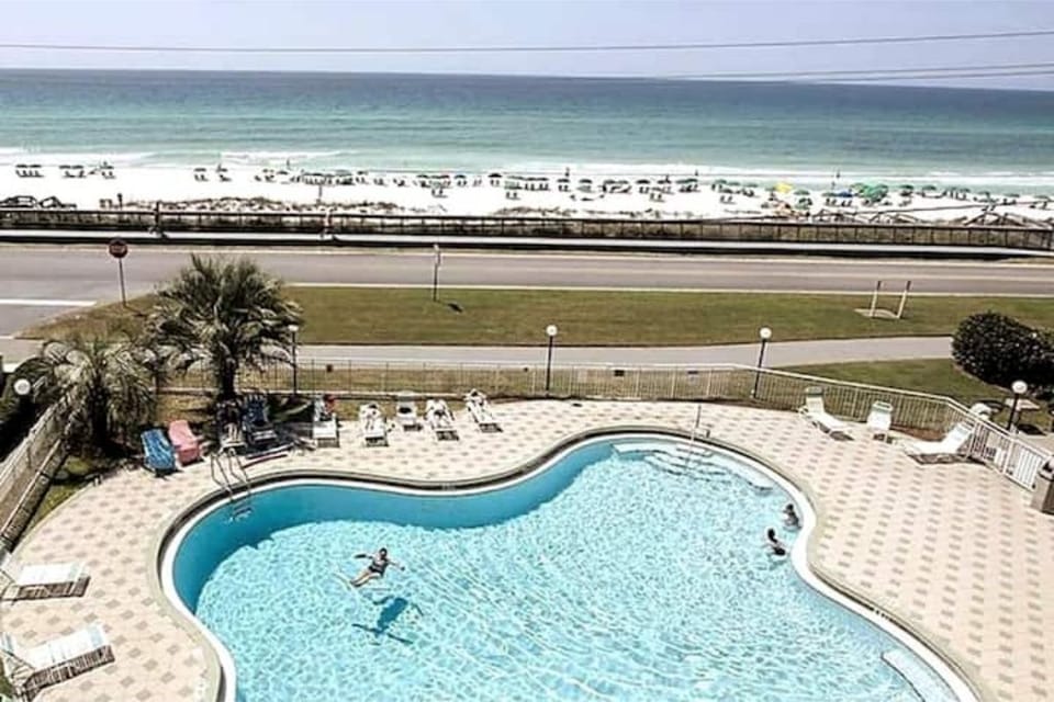 2nd Pool in front of Private Beach