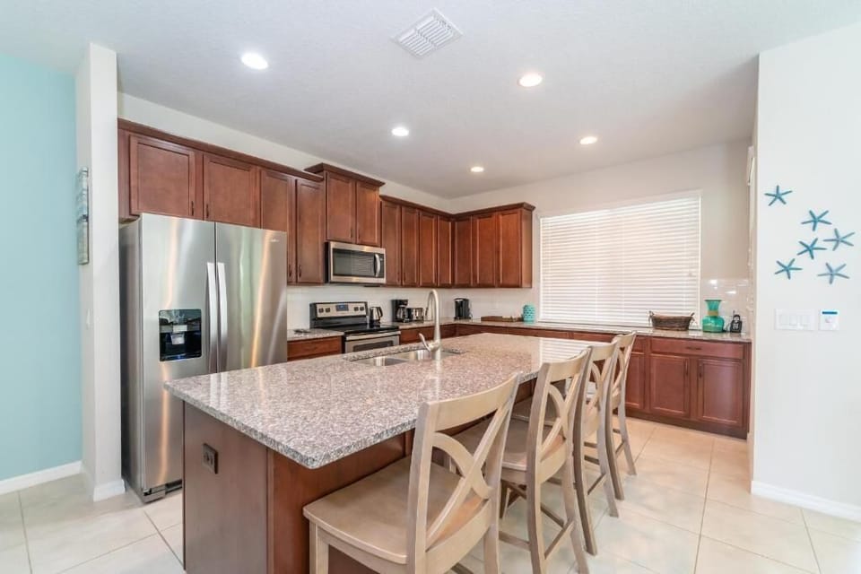 Spacious Full Sized Kitchen with Bar Stool Seating