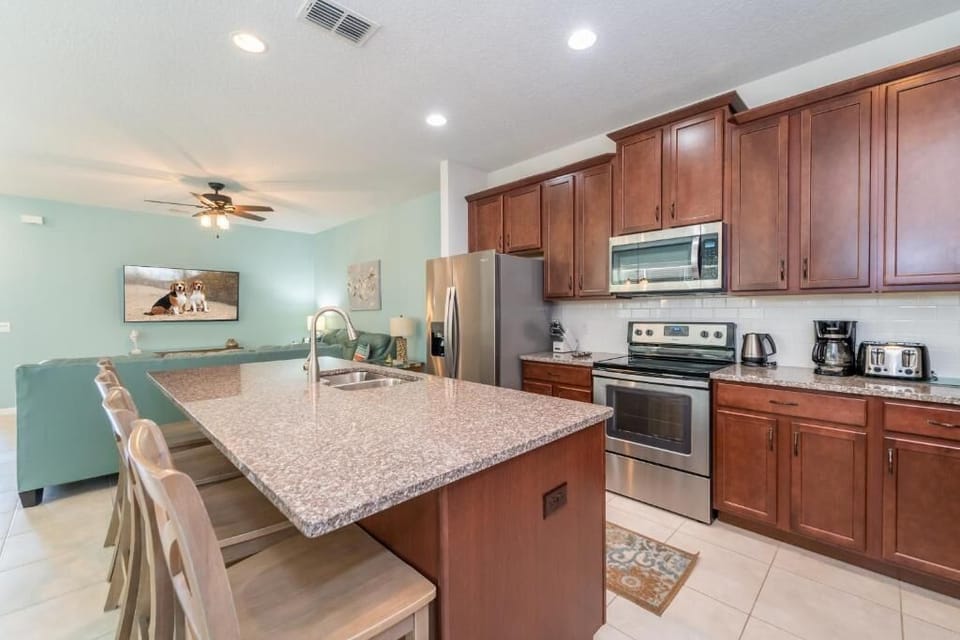 Spacious Full Sized Kitchen with Bar Stool Seating