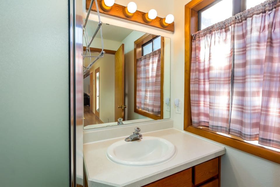 Full Bathroom - Main Level