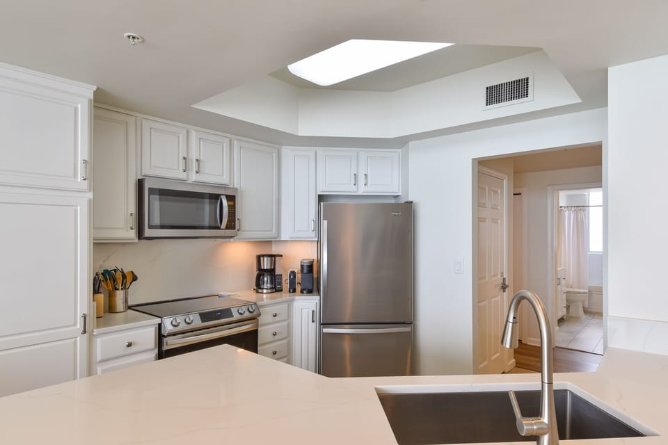 Silver Beach Towers E703 - Kitchen