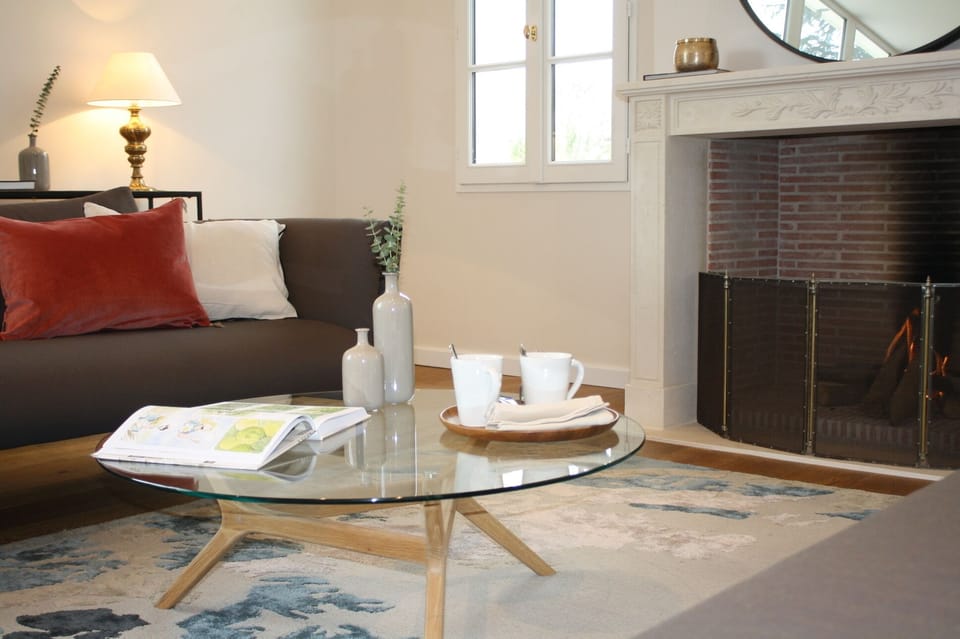 80-cm flat-screen TV with satellite channels, TV, fireplace