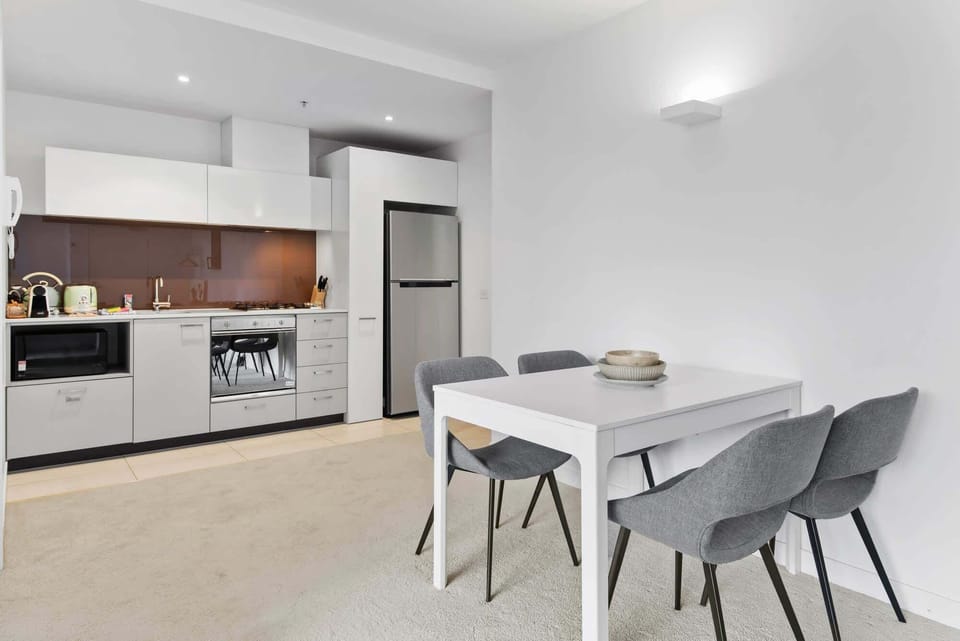Kitchen & Dining