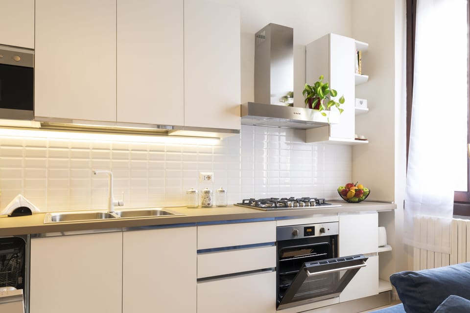 Standard Apartment | Private kitchen | Full-size fridge, microwave, oven, stovetop