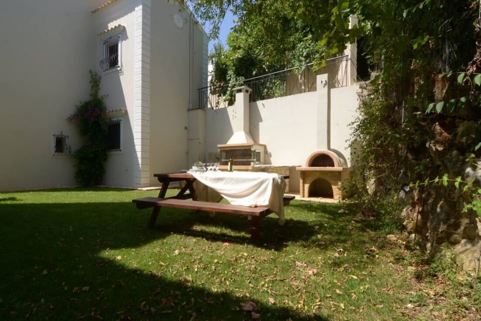 Building Exterior, Outdoor, Pool