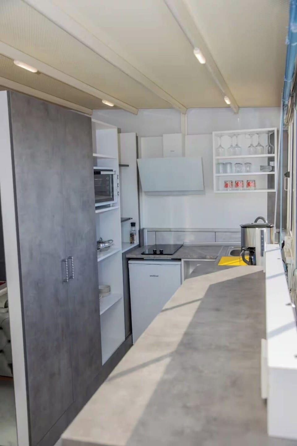 Basic Studio Suite | Private kitchen
