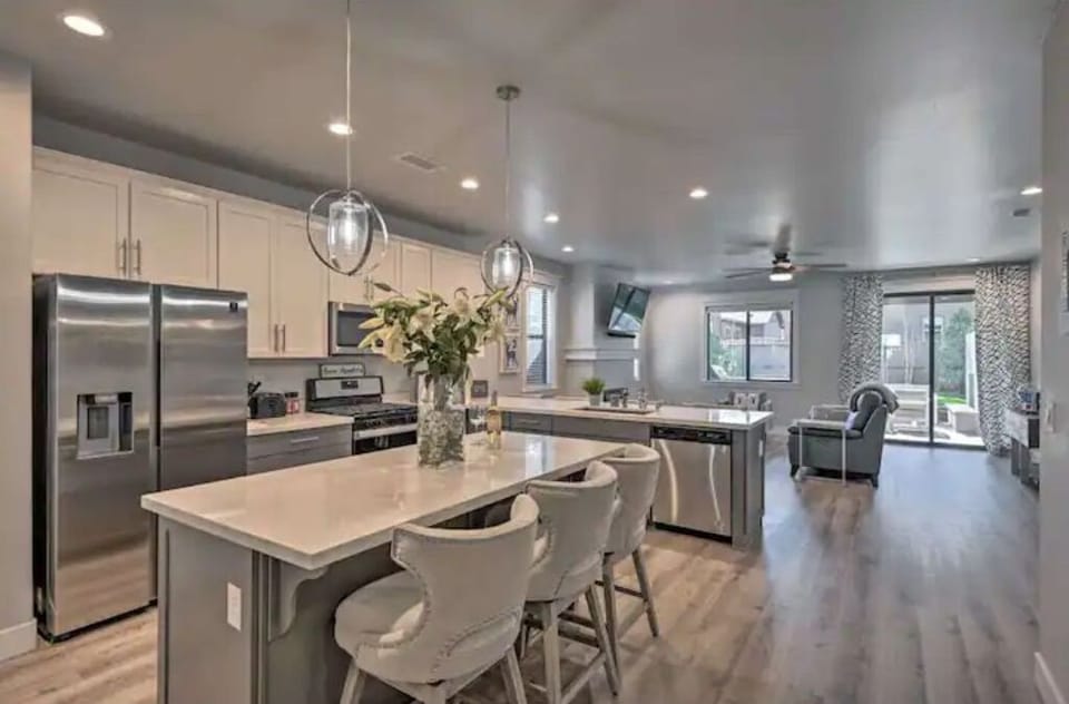 Living Room/Kitchen area