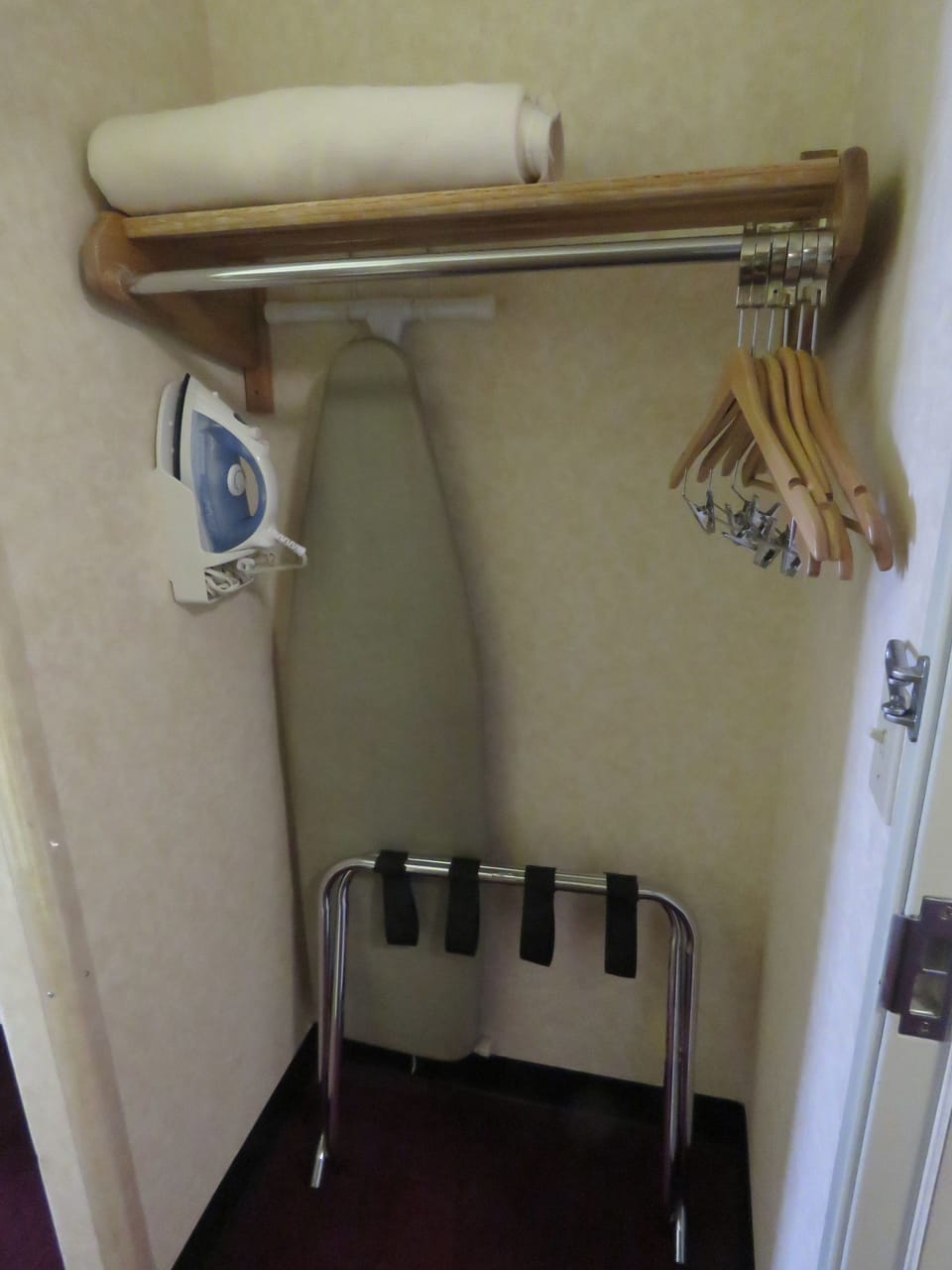 Iron/ironing board