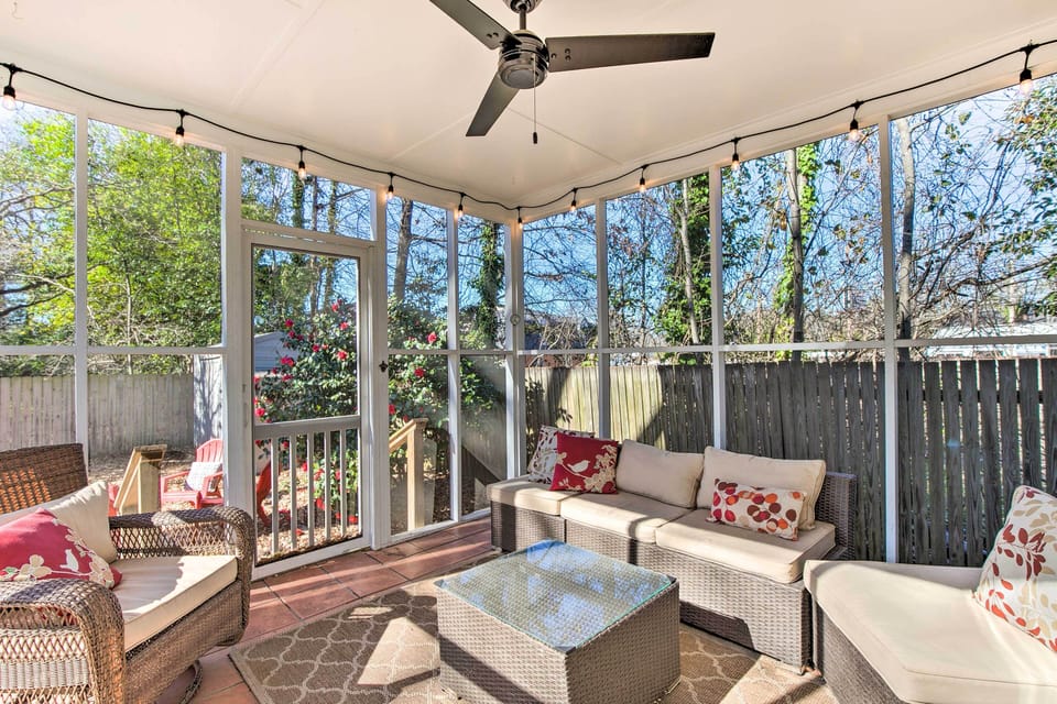 Screened-In Porch | Seating