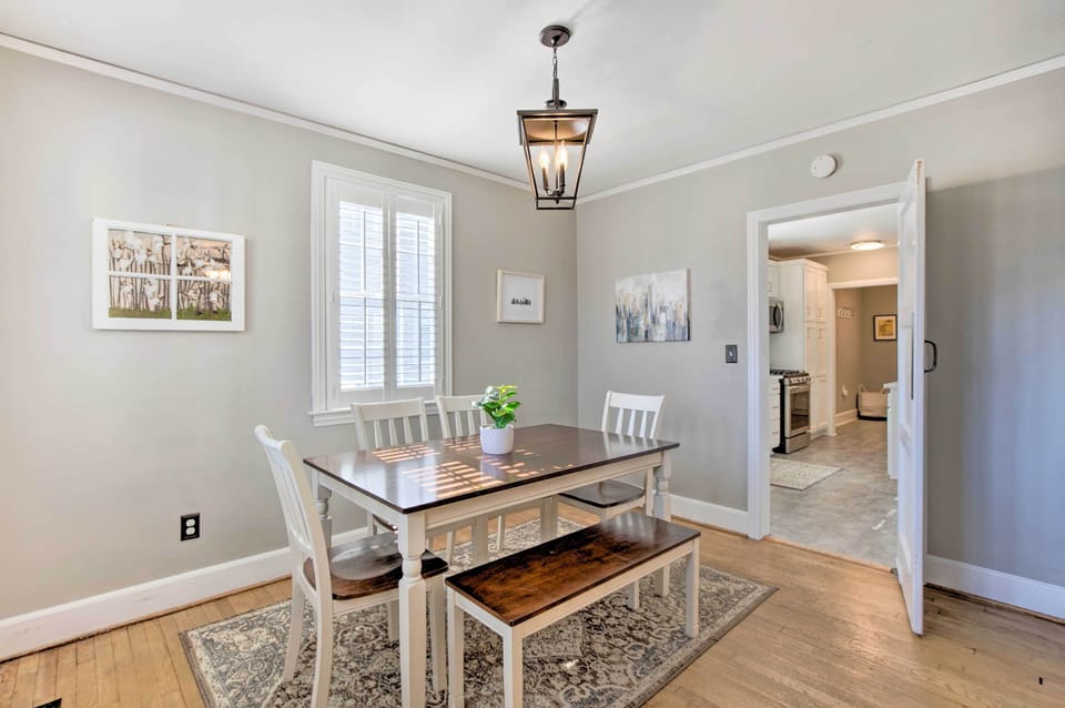 Dining Area | Dishware & Flatware Provided