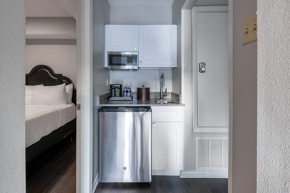 Suite, 2 Bedrooms, Non Smoking | Premium bedding, iron/ironing board, free WiFi, bed sheets