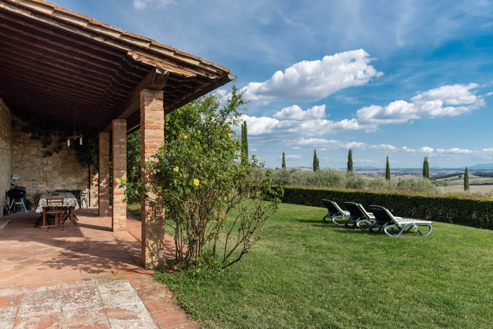 Garden with external table 