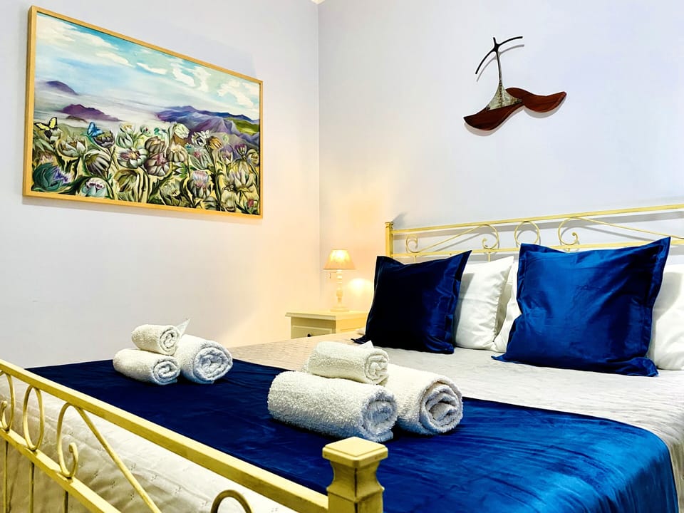 Family Room, 2 Bedrooms, Non Smoking, Mountain View | Premium bedding, soundproofing, iron/ironing board, free WiFi