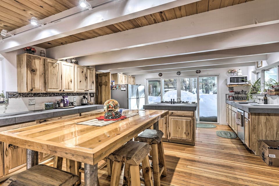 Kitchen | Dining Bar