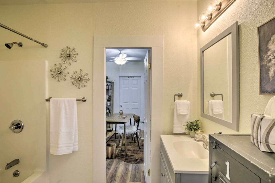 Full Bathroom | Shower/Tub Combo | Complimentary Toiletries | Towels Provided