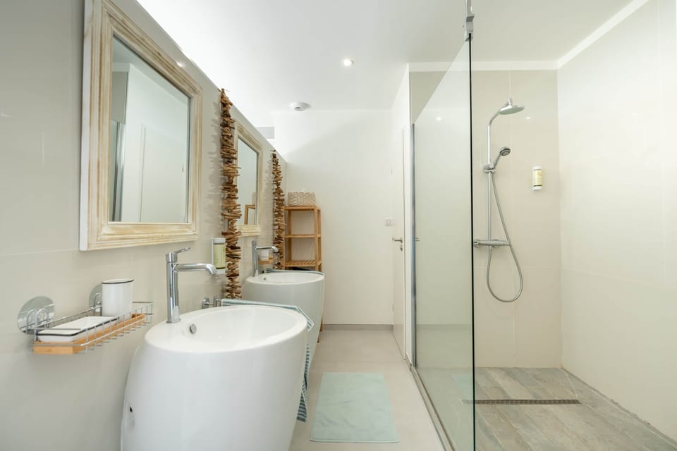 Salle de bain chambre parentale vue mer RDC villa Seaside Lavandou Saint-Clair