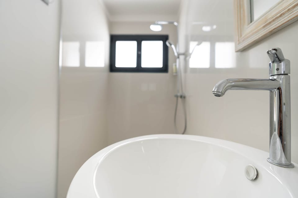Salle de bain chambre double vue jardin RDC Jardin restanque