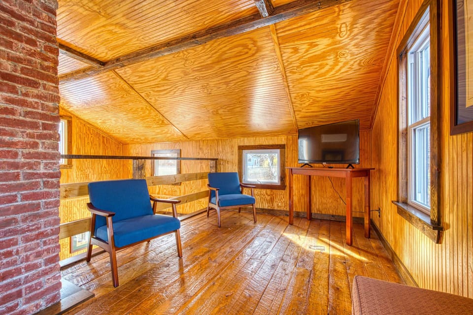 Loft | Smart TV | Sleeper Sofa