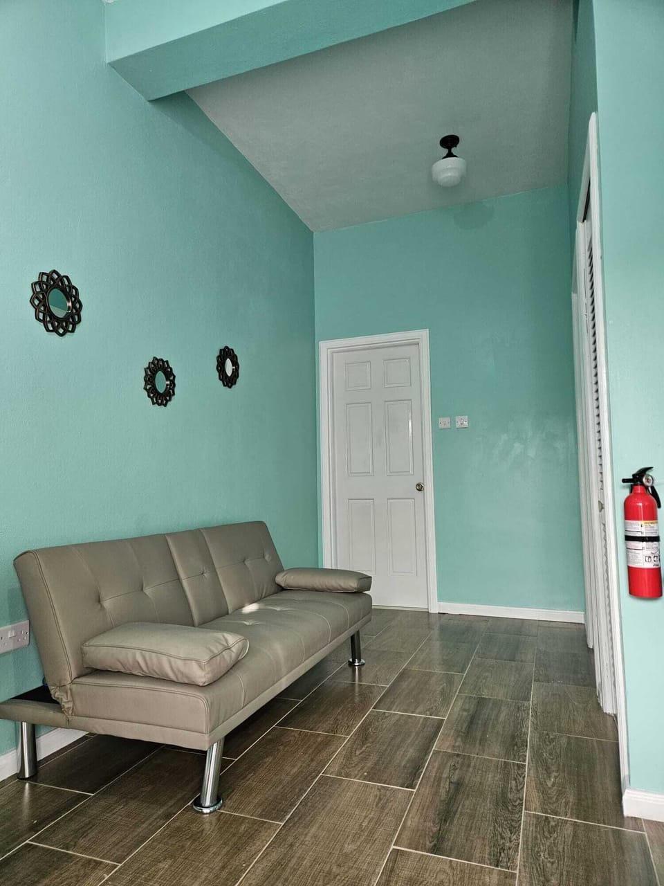 La Bwizan Inn Apt#3 living area
