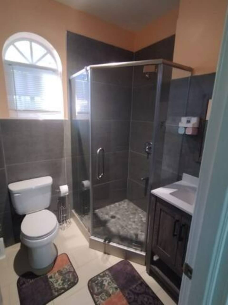 La Bwizan Inn Apt#3 bathroom