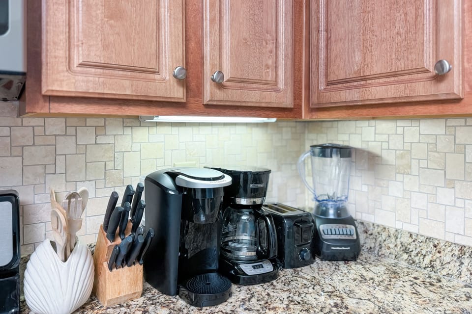Regular drip and Keurig coffee maker
