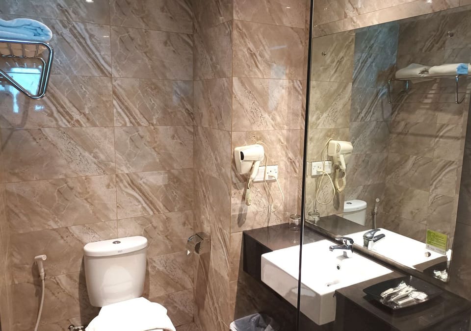 New Year Package | Bathroom | Shower, free toiletries, slippers, towels