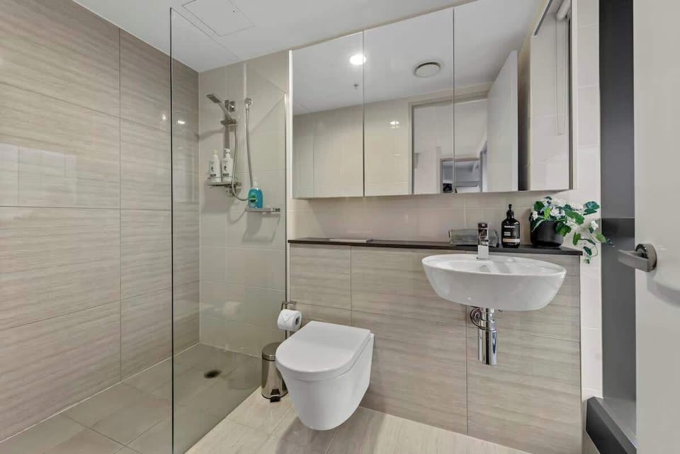 Ensuite (with awesome views too :))