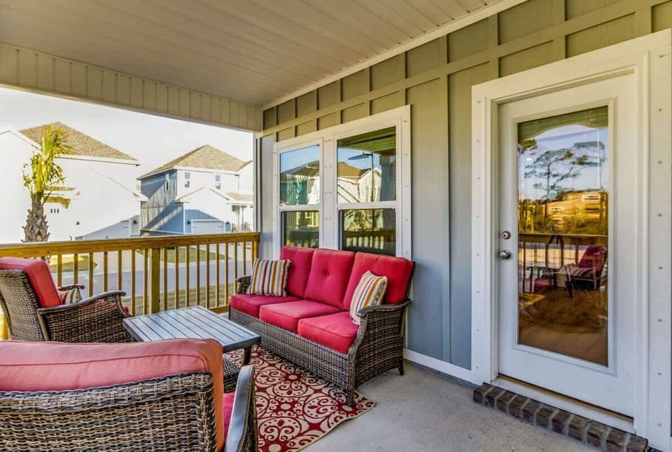 Patio w/ Comfortable Seating