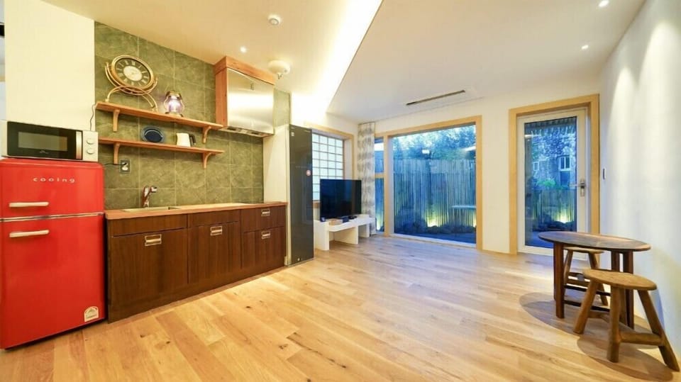 Room (G101)