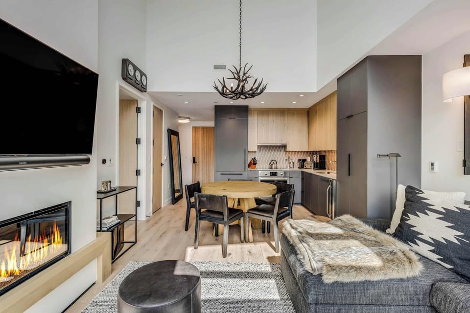 03_119_Wood_Rd_Unit_607A003