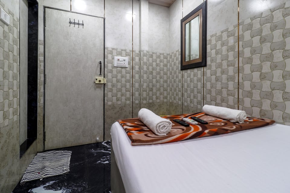 Deluxe Room | WiFi, bed sheets