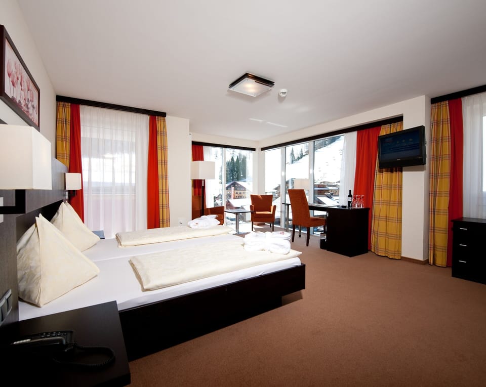 Panoramic Suite, 1 King Bed, Non Smoking, Balcony | Premium bedding, individually furnished, desk, free WiFi