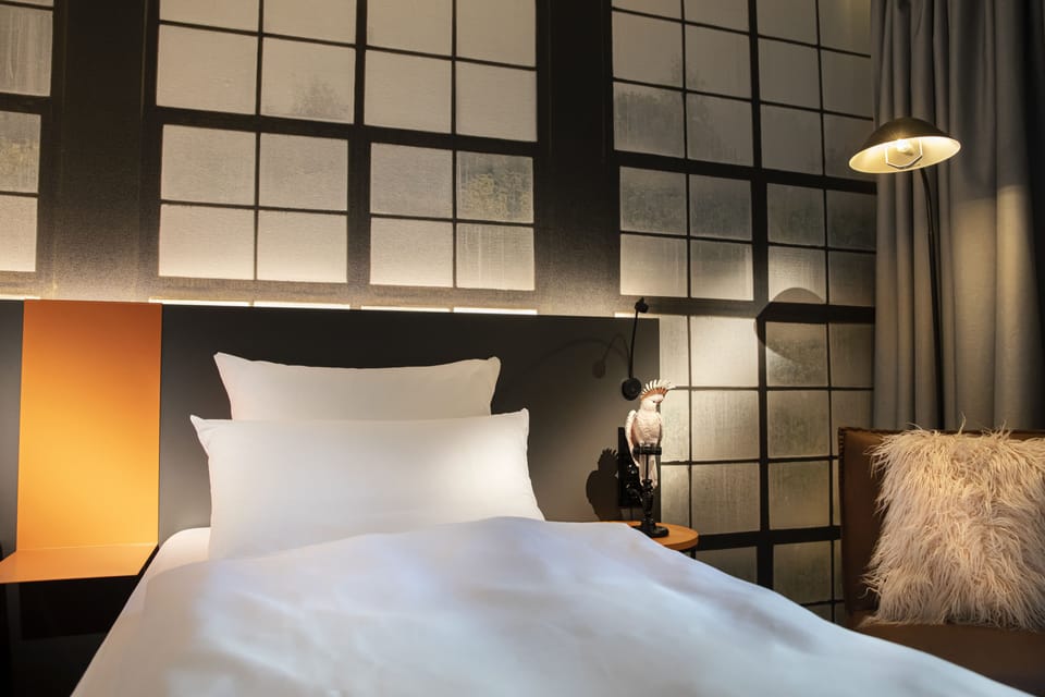 Desk, free WiFi, bed sheets