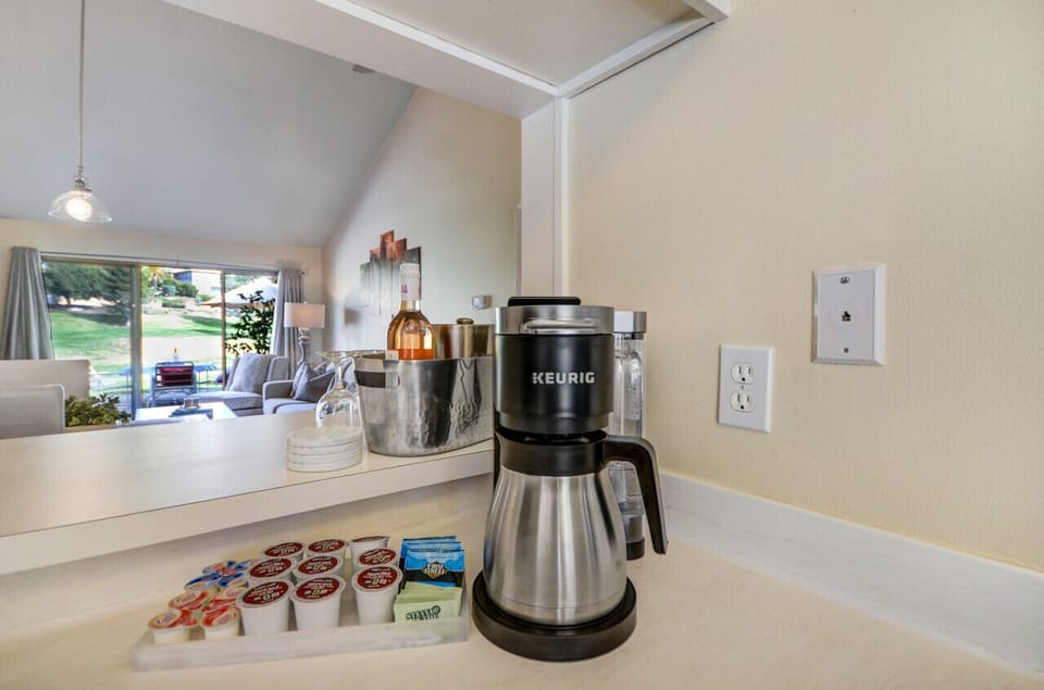To sleepy to get the The Silverado Market for a Starbuck`s coffee? Have your first cup here with the Keurig and drip coffee maker with coffee bar starter kit
