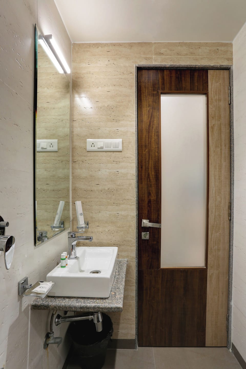 Classic Room | Bathroom | Shower, rainfall showerhead, free toiletries, towels