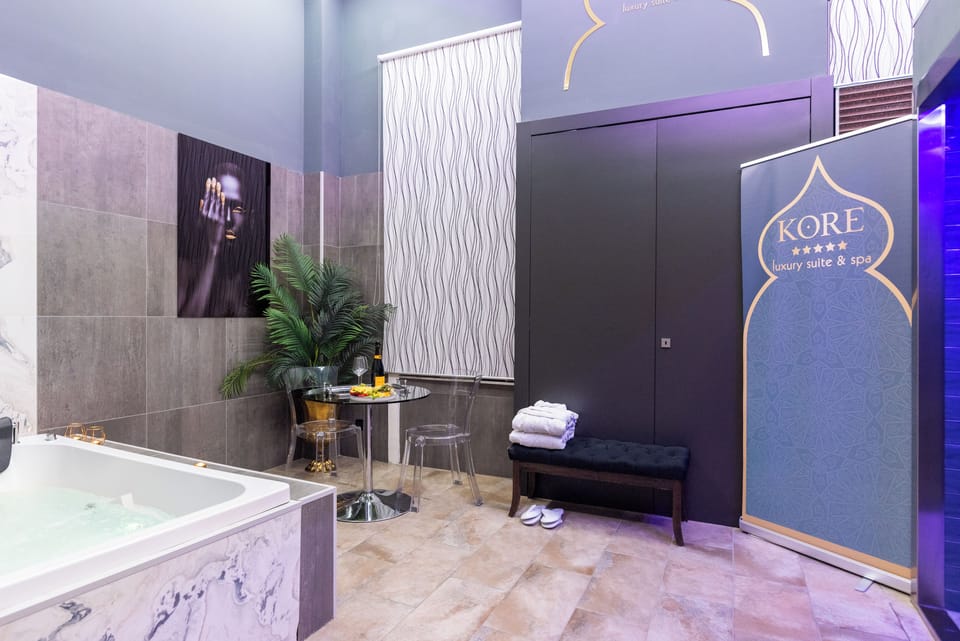 Sauna, hot tub, steam room