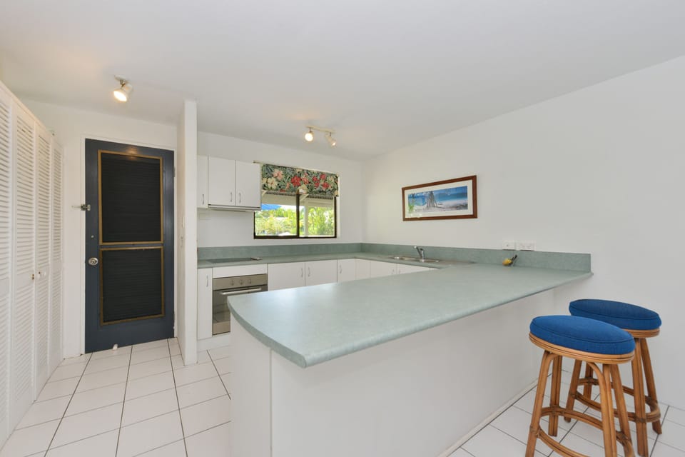 Two Bedroom Two Bathroom Apartment with Sea View | Private kitchen | Fridge, microwave, oven, stovetop