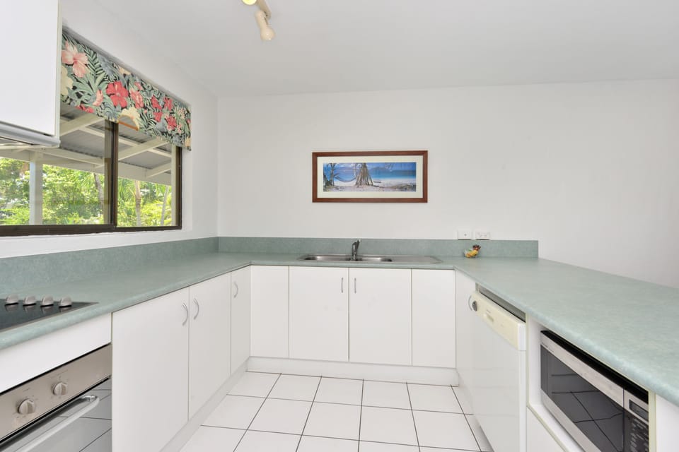 Two Bedroom Two Bathroom Apartment with Sea View | Private kitchen | Fridge, microwave, oven, stovetop