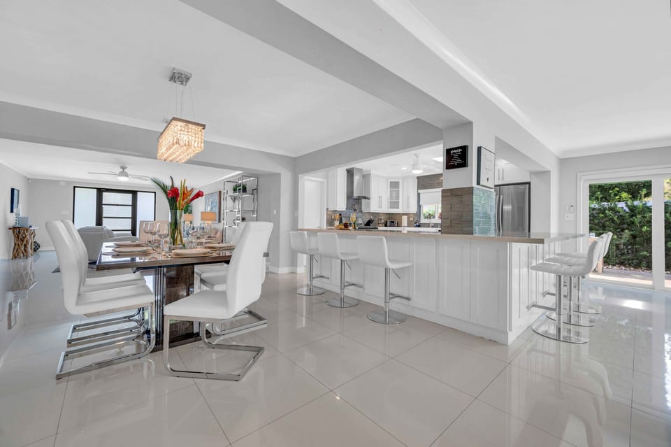 Dining table for 6 plus 6 countertop chairs.