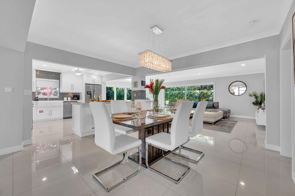 Dining table for 6 plus 6 countertop chairs.