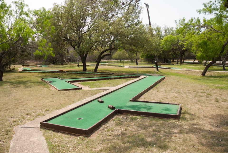 Mini-golf