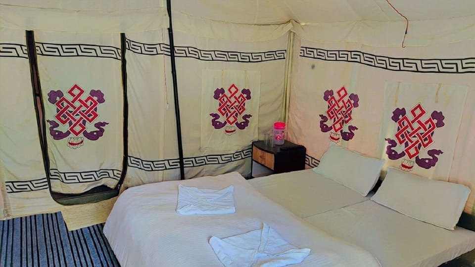 15 bedrooms, blackout drapes, bed sheets
